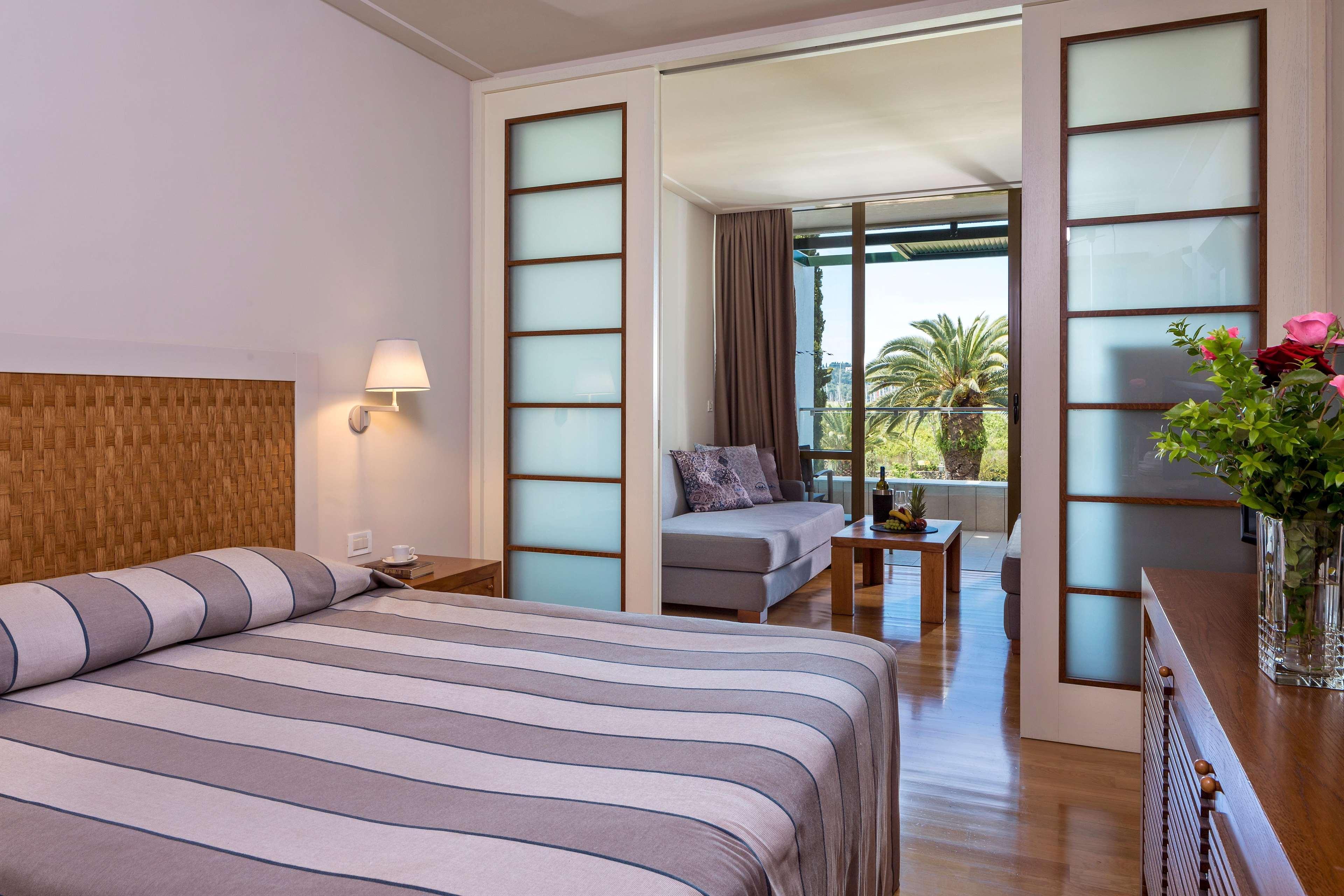 Kontokali Bay Resort & Spa Exterior foto A room at the hotel