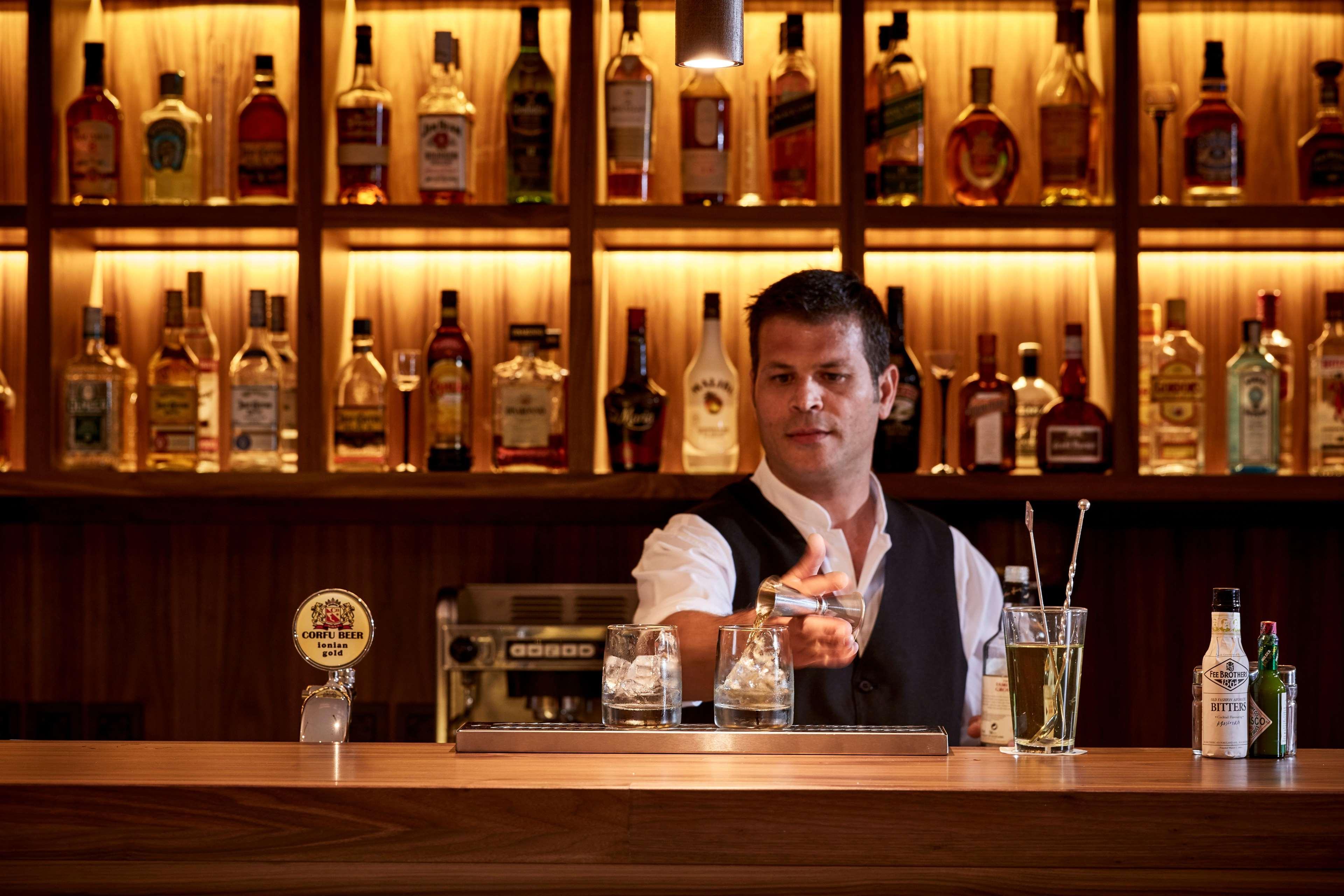 Kontokali Bay Resort & Spa Exterior foto A bartender at work