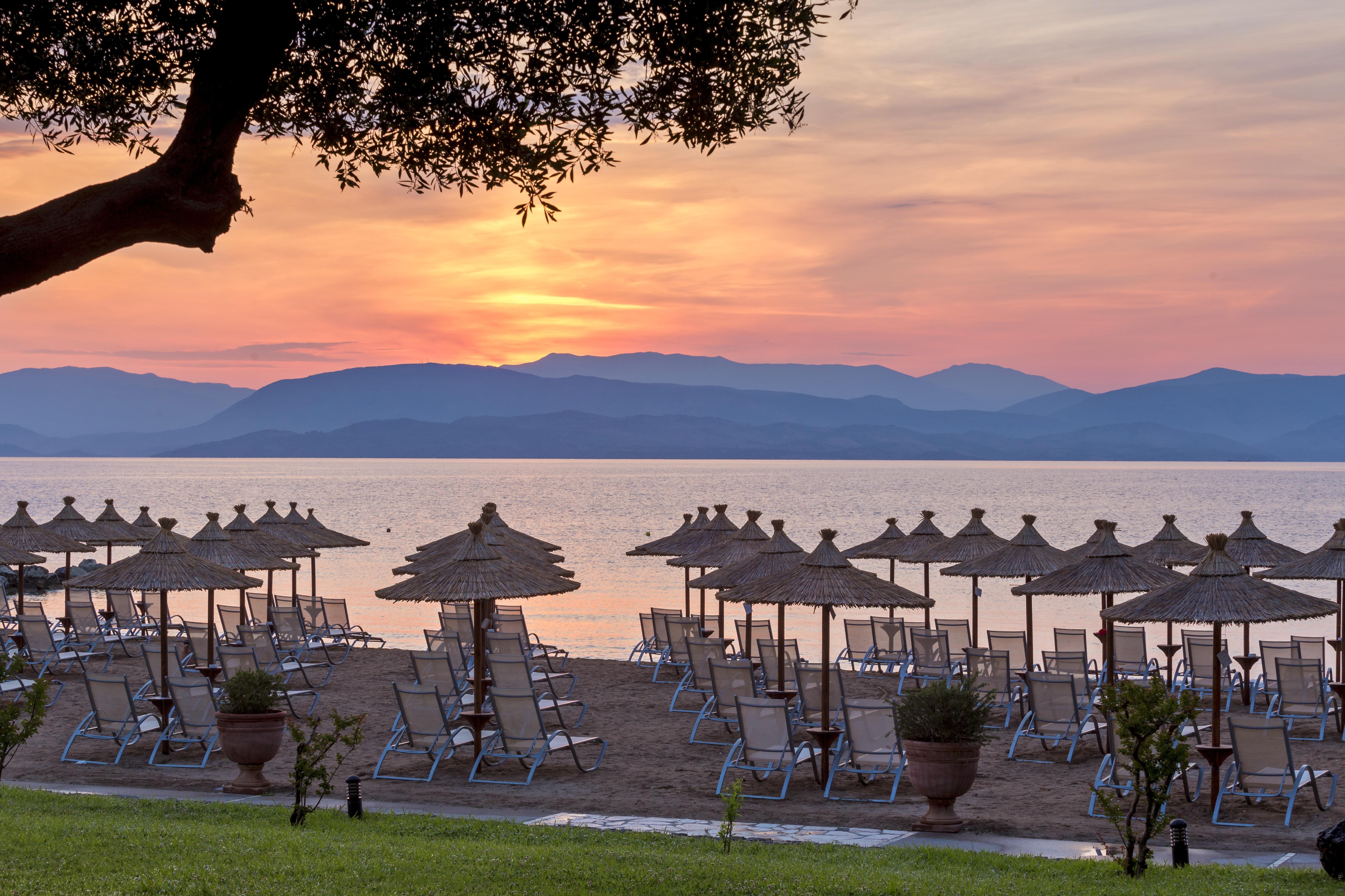 Kontokali Bay Resort & Spa Exterior foto Sunset at the beach of Nikiti