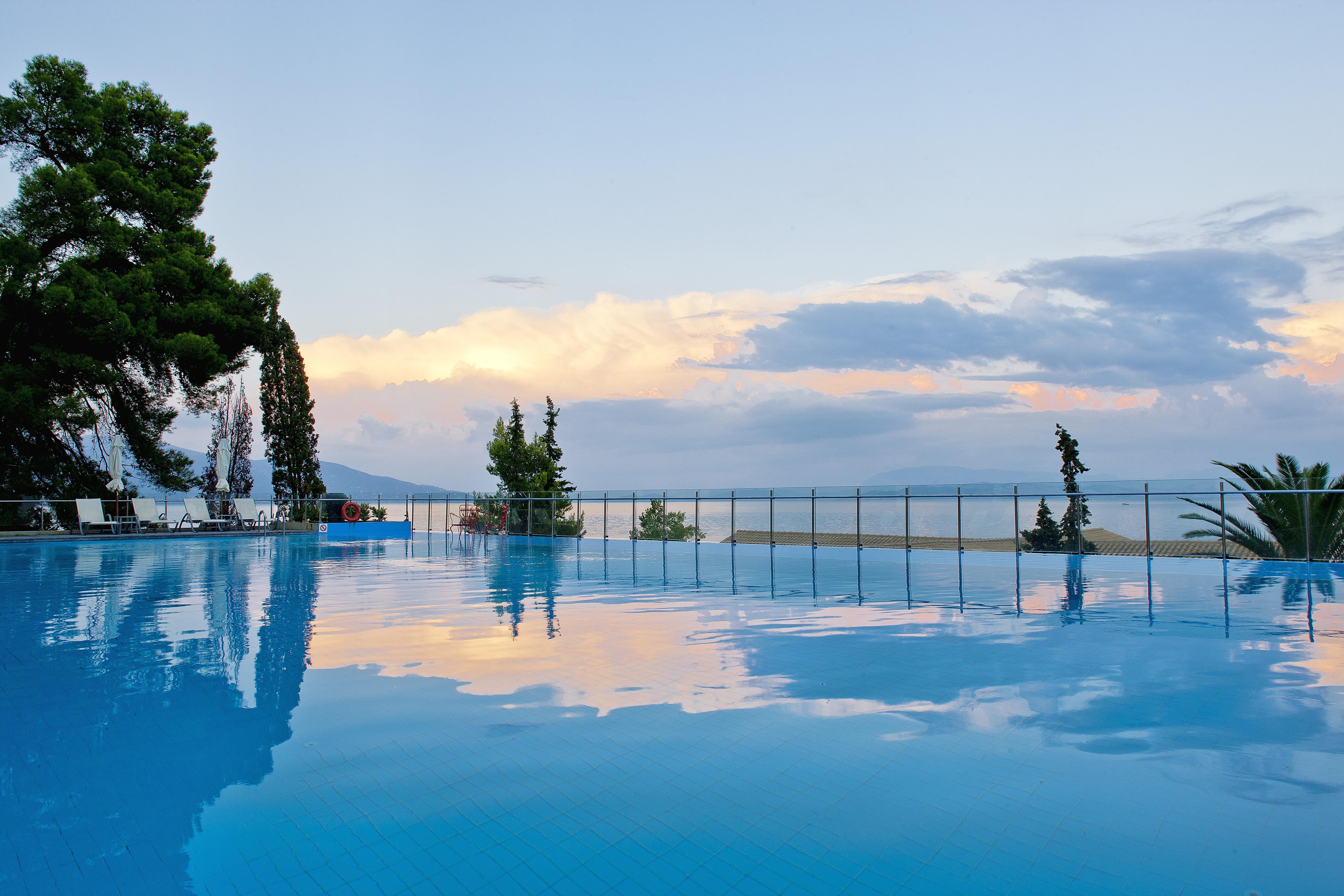 Kontokali Bay Resort & Spa Exterior foto Infinity pool in Greece